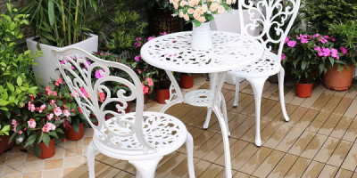 L'ensemble de bistrot de patio en aluminium en aluminium en 5 pièces ajoute de l'élégance à n'importe quel jardin de Boma