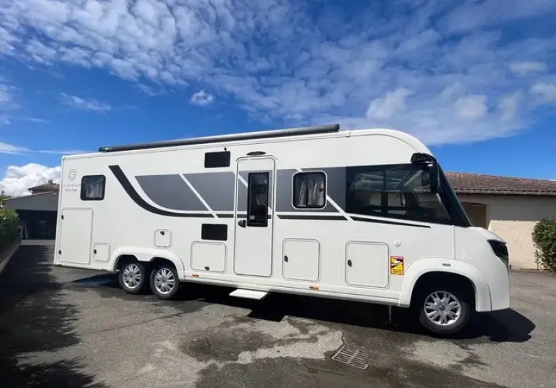 Emma Lassen Avatar Bg