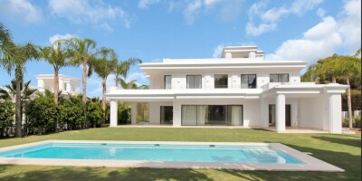Villa for sale in The Golden Mile, Spain