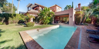 4 bedroom  Villa for sale in Estepona, Spain