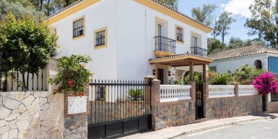 Villa for sale in San Pedro de Alcántara, Spain