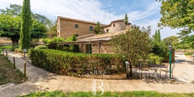 17 room  Farmhouse for sale in L'Isle-sur-la-Sorgue, French Riviera