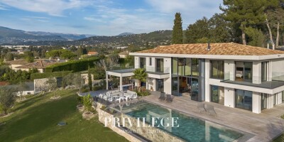 8 room  Villa for sale in Mougins, French Riviera