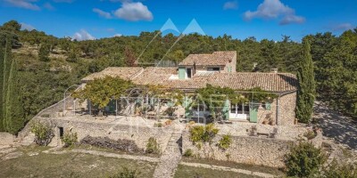 Villa for sale in Murs, France