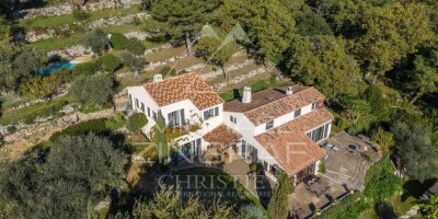12 room  Villa for sale in Grasse, French Riviera