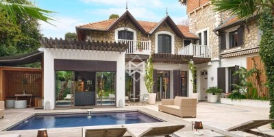 10 room  House for sale in Cannes, France