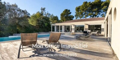 7 room  Villa for sale in Le Beausset, French Riviera