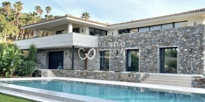 10 room  House for sale in Saint-Tropez, France
