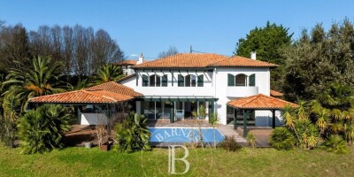7 room  House for sale in Saint-Jean-de-Luz, France