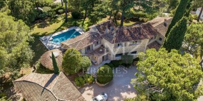 6 bedroom  Villa for sale in Mougins, France