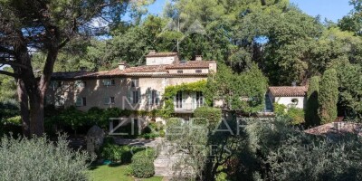 13 room  Villa for sale in Grasse, France