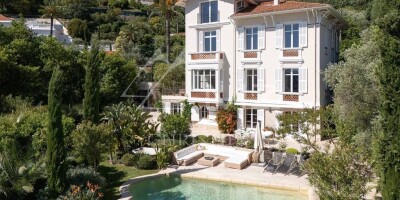 9 room  House for sale in Cannes, France