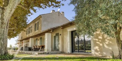 Farmhouse for sale in L'Isle-sur-la-Sorgue, France