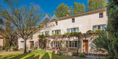 Farmhouse for sale in L'Isle-sur-la-Sorgue, France