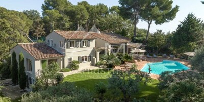 7 room  Villa for sale in Mougins, France