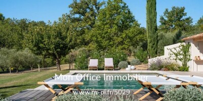 8 room  House for sale in Lauris, France