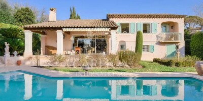 5 room  House for sale in Mougins, France