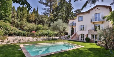 9 room  House for sale in Le Cannet, French Riviera