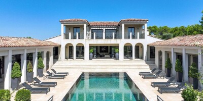 5 bedroom  Villa for sale in Mallemort, France
