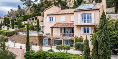 6 bedroom  Villa for sale in Toulon, French Riviera
