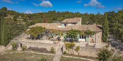 10 room  Villa for sale in Murs, France
