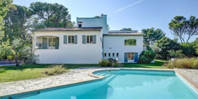 12 room  Villa for sale in Bouc-Bel-Air, France