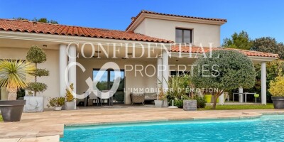 9 room  House for sale in Aix-en-Provence, French Riviera
