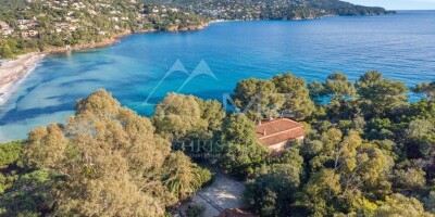 9 room  House for sale in Le Lavandou, France