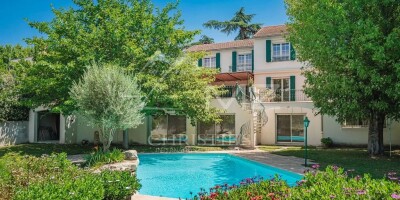 4 bedroom  House for sale in Arles, French Riviera