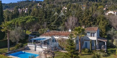 5 room  Villa for sale in Grasse, France