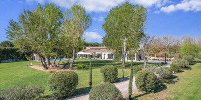 Villa for sale in Saint-Rémy-de-Provence, France