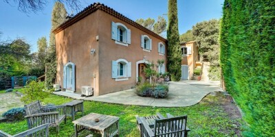 10 room  Villa for sale in Aix-en-Provence, France