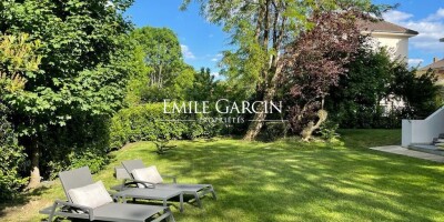 10 room  House for sale in Sèvres, France