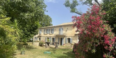 10 room  Villa for sale in Arles, France