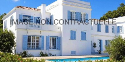 15 room  Villa for sale in Saint-Cyr-sur-Mer, French Riviera