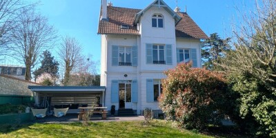 5 bedroom  Villa for sale in Montmorency, France