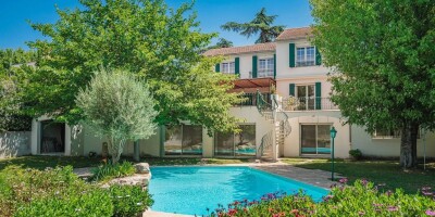 12 room  Villa for sale in Saint-Rémy-de-Provence, France