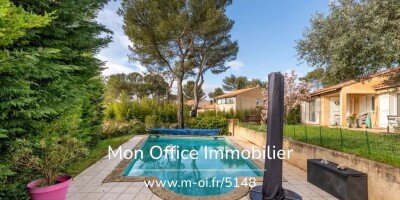 5 room  House for sale in Cabriès, France