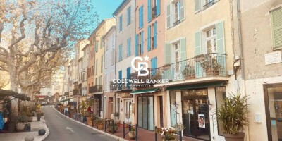5 room  House for sale in Vence, France