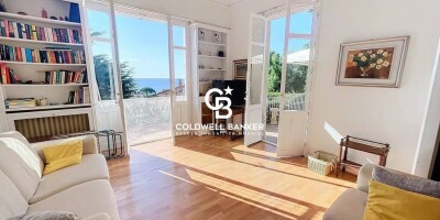 6 room  House for sale in Cannes, France