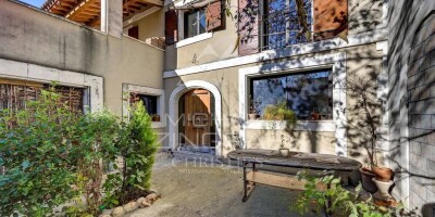 5 bedroom  House for sale in Saint-Rémy-de-Provence, France