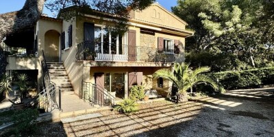 6 bedroom  Villa for sale in Six-Fours-les-Plages, France