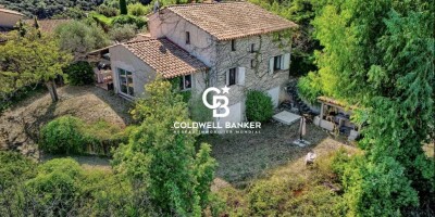 6 room  House for sale in Vence, France