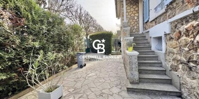 5 room  House for sale in Sartrouville, France