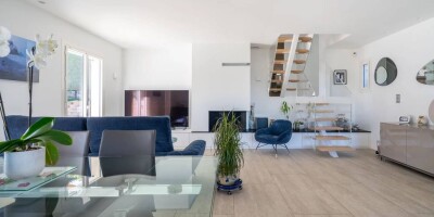 6 room  Villa for sale in Peypin, French Riviera