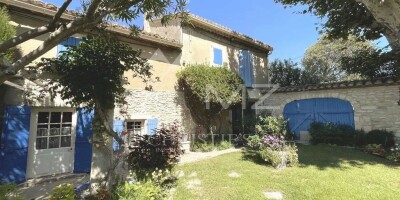 Farmhouse for sale in Saint-Rémy-de-Provence, France