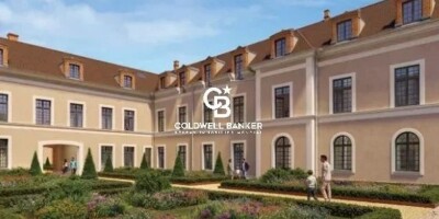 2 bedroom  Flat for sale in Fontainebleau, Île-de-France