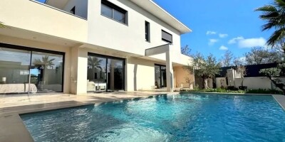 9 room  Villa for sale in Entraigues-sur-la-Sorgue, France