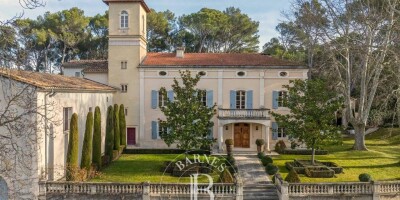 12 room  House for sale in Pernes-les-Fontaines, French Riviera