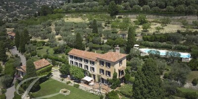 12 room  House for sale in Grasse, France